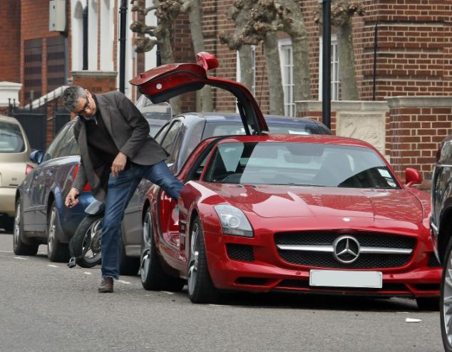 Rowan Atkinson mercedes SLS EXCLUSIVE