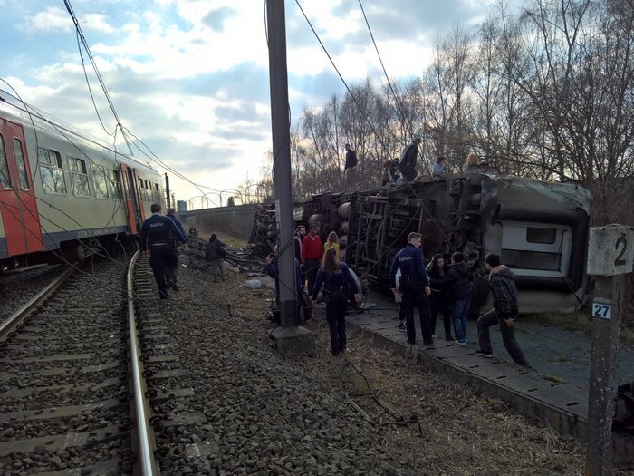 Ένας νεκρός & τουλάχιστον 20 τραυματίες από εκτροχιασμό τρένου στις Βρυξέλλες