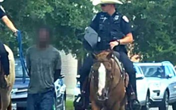Τέξας: Αστυνομικοί με άλογα έδεσαν έγχρωμο άνδρα και τον τραβούσαν (video)