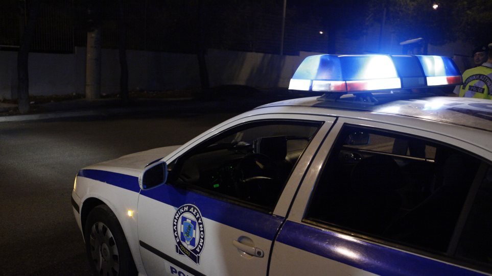 Χαλκίδα: Αστυνομικός χτύπησε με κράνος την πρώην σύντροφό του και την απείλησε πως θα διαρρεύσει γυμνές φωτογραφίες