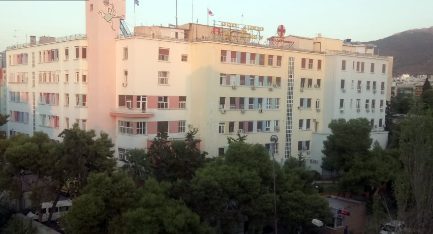 14χρονη μαθήτρια έπεσε από μπαλκόνι Γυμνασίου στο Πέραμα – Μεταφέρθηκε στο Παίδων