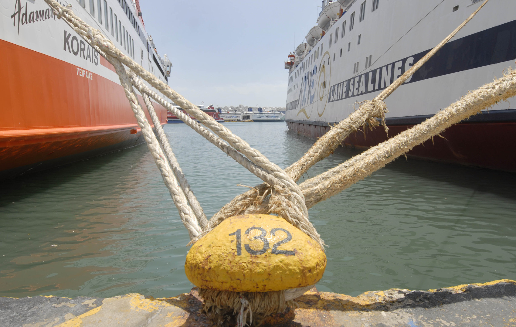 Δραπετσώνα: Έσπασε κάβος πλοίου και τραυματίστηκε ναυτικός