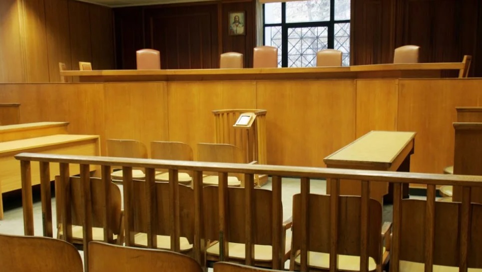 Λάρισα: Καταδικάστηκε 54χρονος που θώπευε την εγγονή του - "Αυτή με προκάλεσε" ισχυρίστηκε στο δικαστήριο!