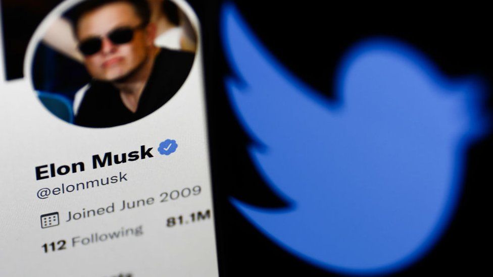 «Αβέβαιο» το μέλλον του Twitter μετά την εξαγορά από τον Μασκ, λέει ο εκτελεστικός διευθυντής της πλατφόρμας