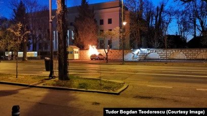 Ρουμανία: Αυτοκίνητο έπεσε στην πύλη της ρωσικής πρεσβείας στο Βουκουρέστι – Νεκρός ο οδηγός