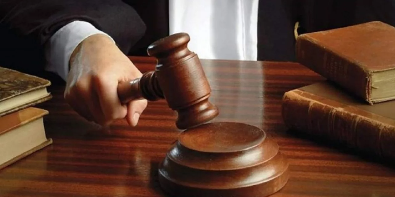 «Ένιωθα τα βρωμόχερά του πάνω μου και αηδίαζα»: Συγκλόνισε στο δικαστήριο η 46χρονη για τον βιασμό