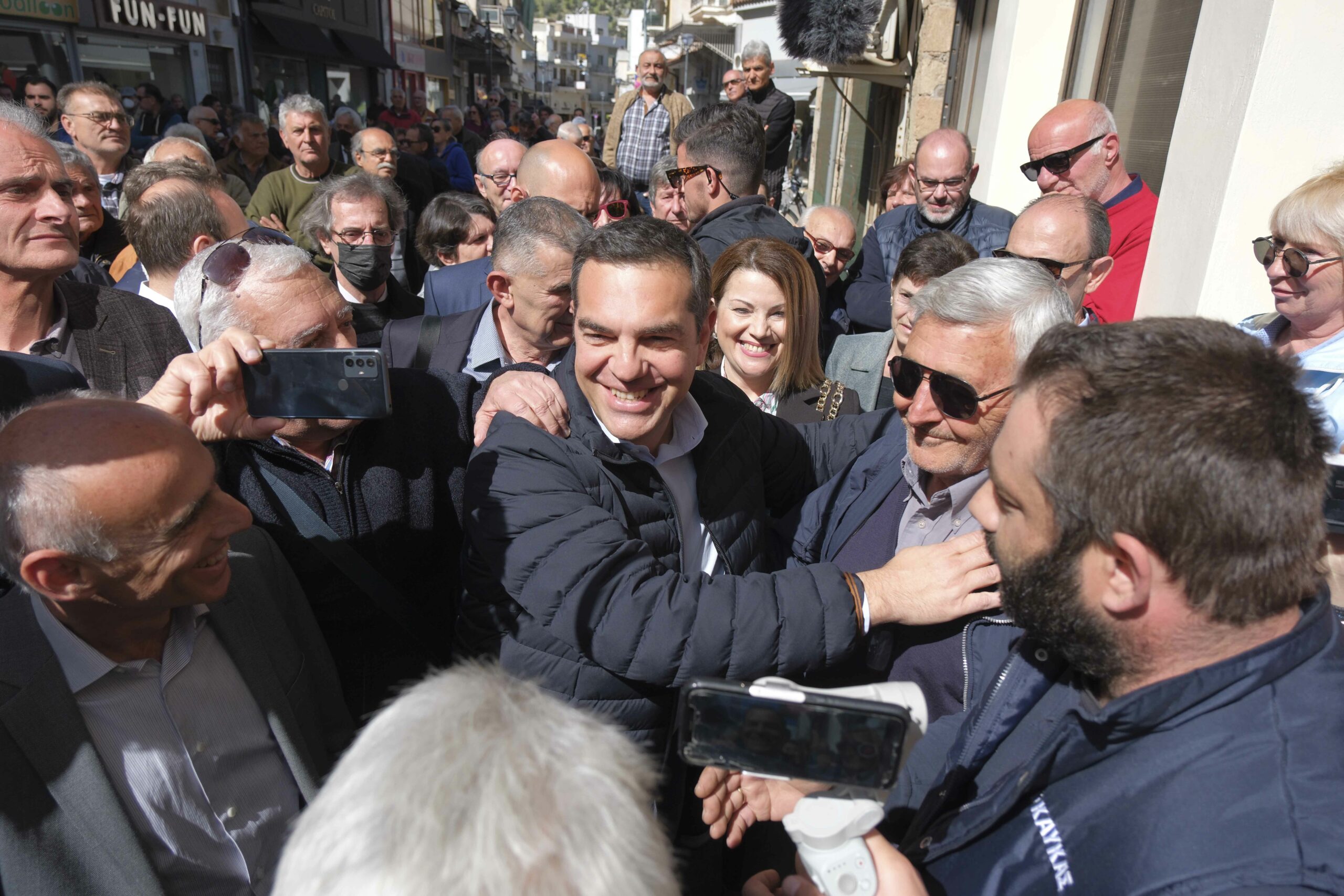 Αλέξης Τσίπρας: Δείτε live την περιοδεία του προέδρου του ΣΥΡΙΖΑ-ΠΣ στην Άρτα