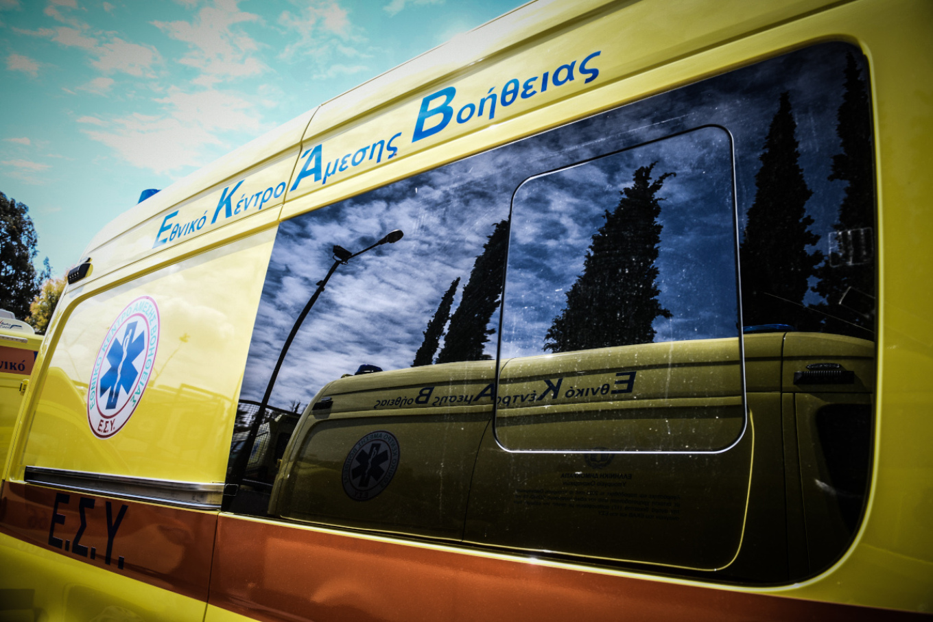 Θεσσαλονίκη: Αυτοκίνητο έπεσε πάνω σε απορριμματοφόρο στις Συκιές– Τραυματίστηκε εργαζόμενη