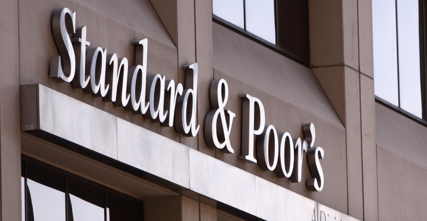 Standard & Poor's: Αναβάθμισε σε θετικό το «outlook» της ελληνικής οικονομίας - Σταθερή στο ΒΒ+ η αξιολόγηση