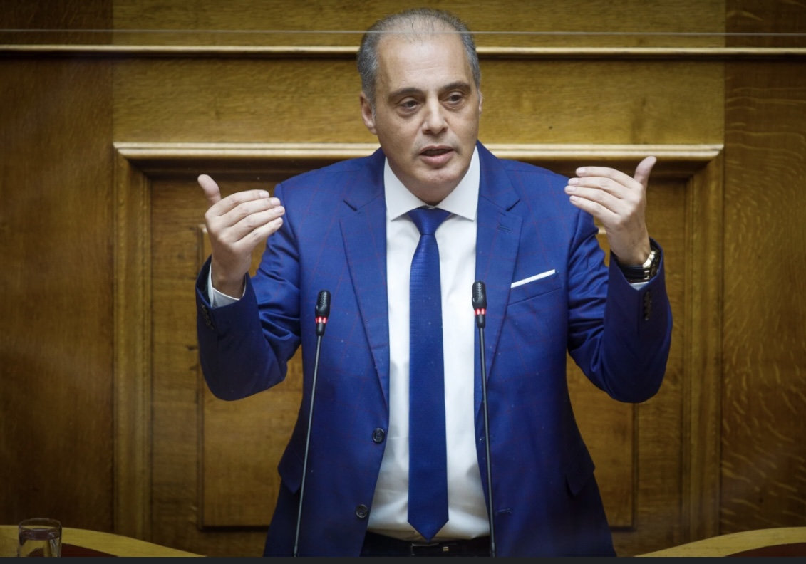 Κυριάκος Βελόπουλος: Επίθεση στον Γιώργο Καπουτζίδη «Να πάει να γυαλίσει τα πόμολα του στρατοπέδου»
