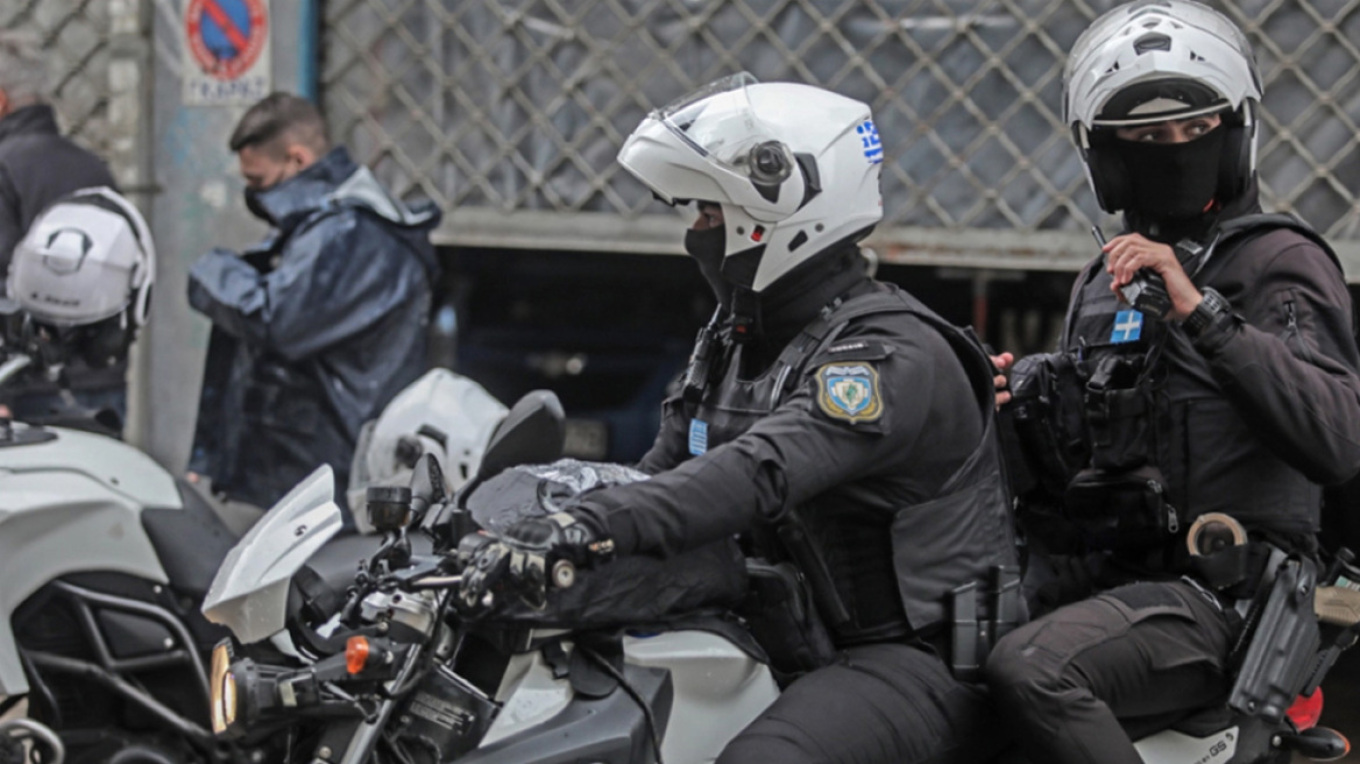 Διαμαρτυρία αστυνομικών στη Θεσσαλονίκη: «Χθες ο Γιώργος, αύριο κάποιος από εμάς»