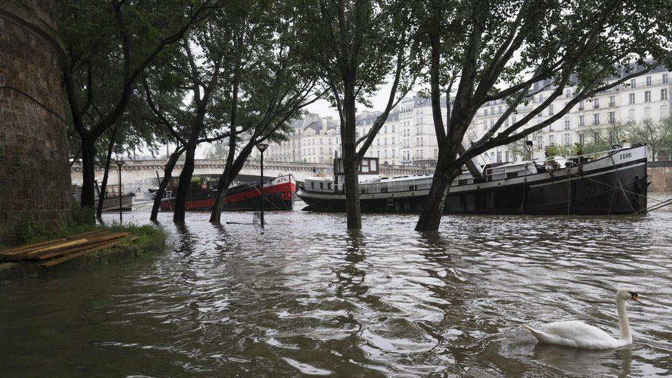 Γαλλία: Σπίτια και καλλιέργειες πλημμύρισαν λόγω ισχυρών βροχοπτώσεων