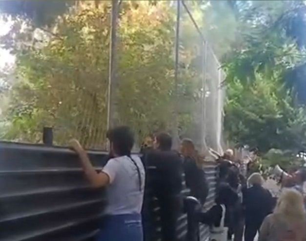 Αττικό Μετρό: Κλαδεύονται και θα μεταφυτευτούν τα δέντρα της Πλατείας Εξαρχείων