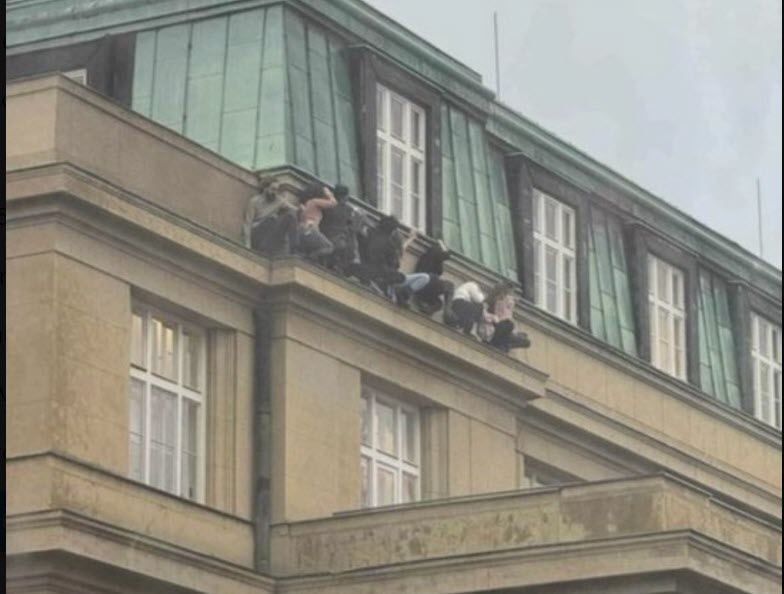 Πράγα: Πυροβολισμοί σε πανεπιστήμιο - Αναφορές για 11 νεκρούς και 20 τραυματίες - Νεκρός ο δράστης