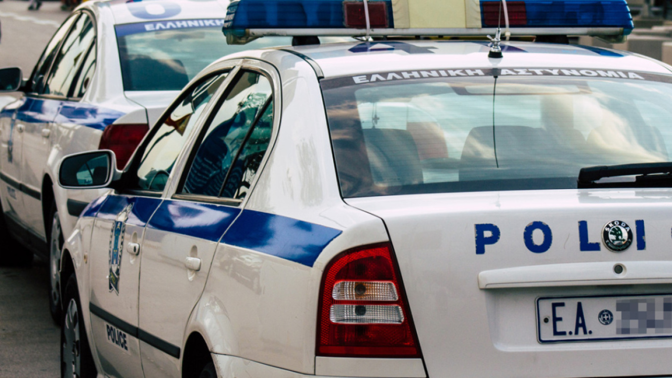 Πάνω από 48 κιλά κάνναβης εντοπίστηκαν σε βαρέλια και σακούλες σε οικόπεδο στην Τροιζήνα – 2 συλλήψεις