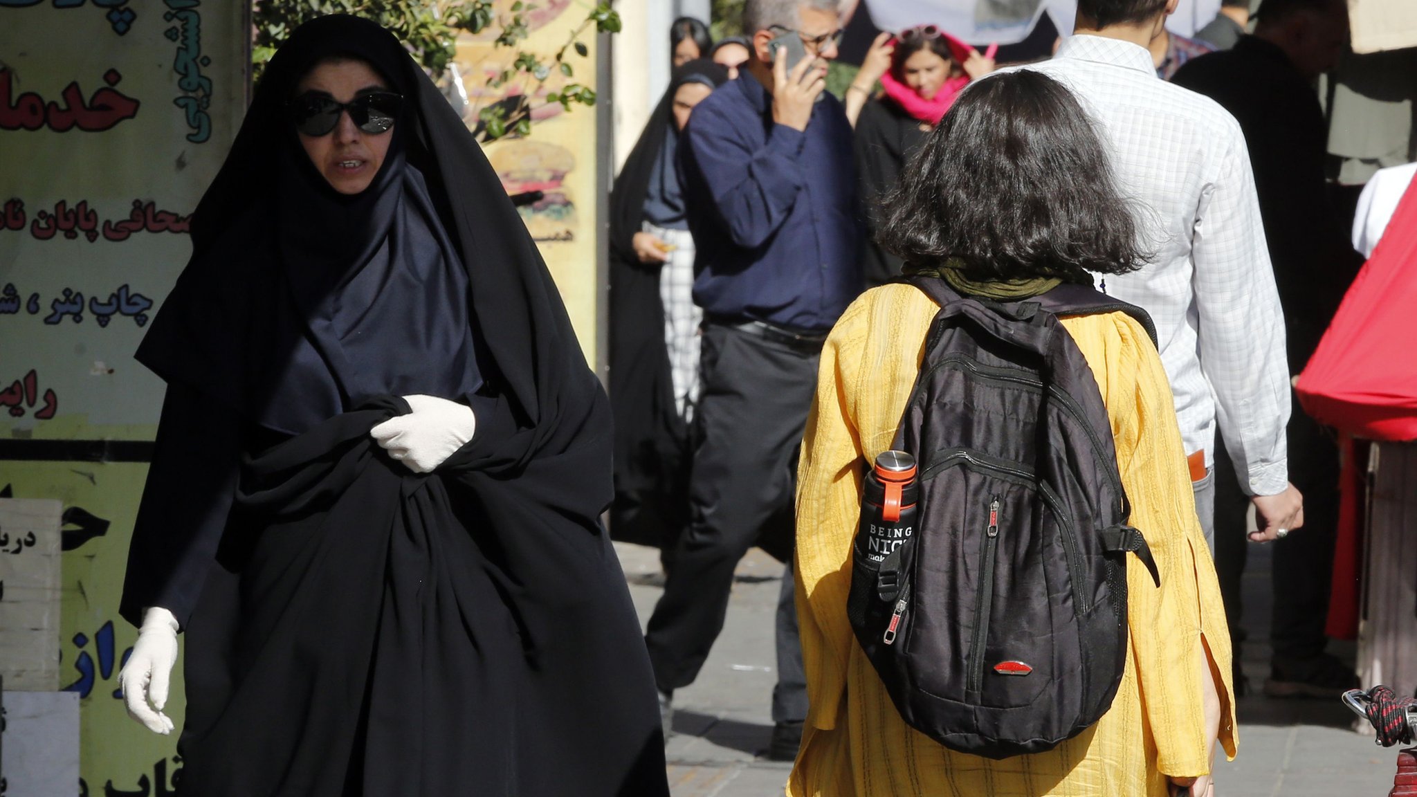 Ιράν: 7.000 αστυνομικοί στις παραλίες για την υποχρεωτική επιβολή της μαντήλας (χιτζάμπ)