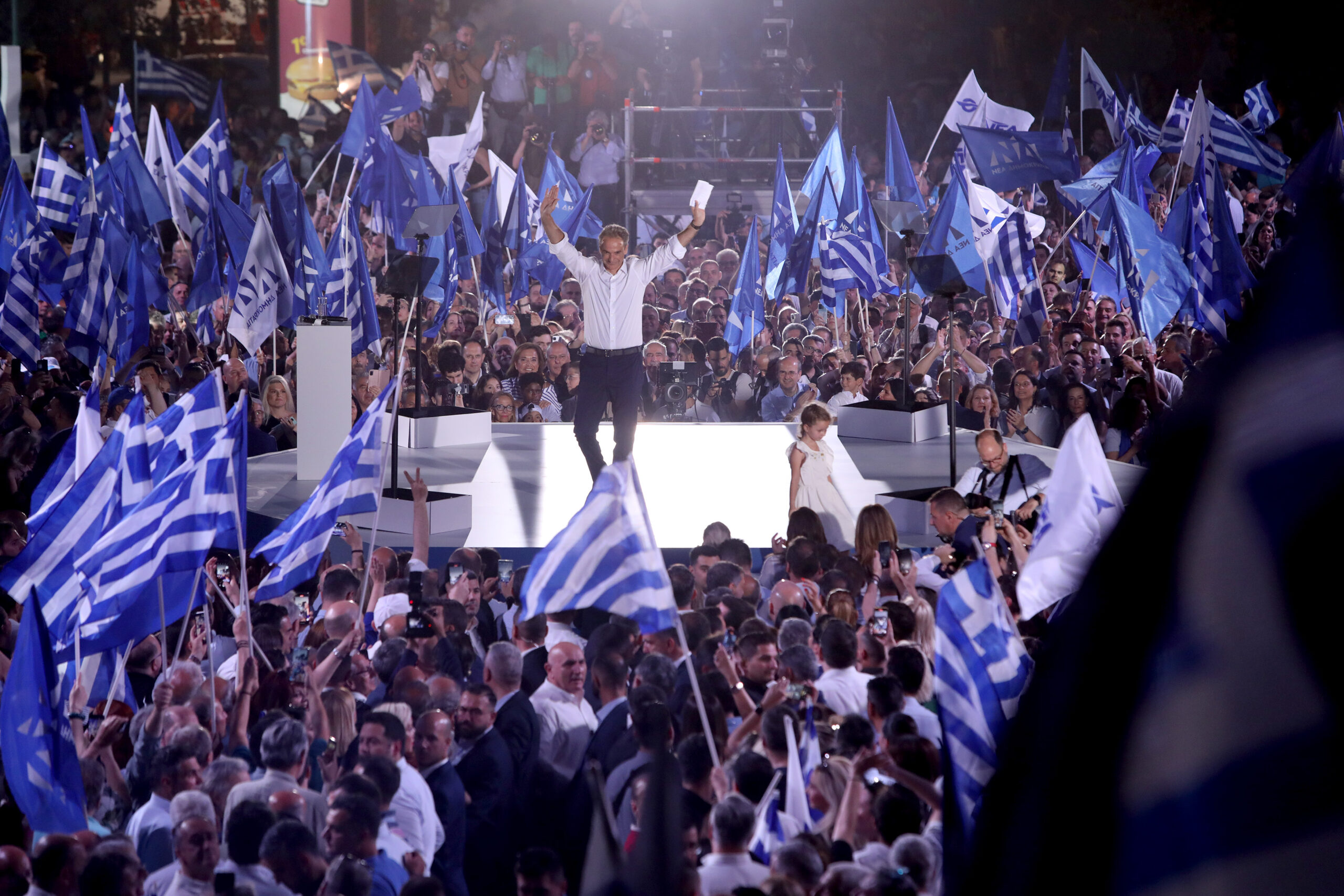 Κυρ. Μητσοτάκης: "Όλη η Ελλάδα θα είναι πάλι μπλε, και η ΝΔ ξανά νικήτρια-Η Αθήνα απόψε στέλνει μήνυμα νίκης σε όλη την Ελλάδα"