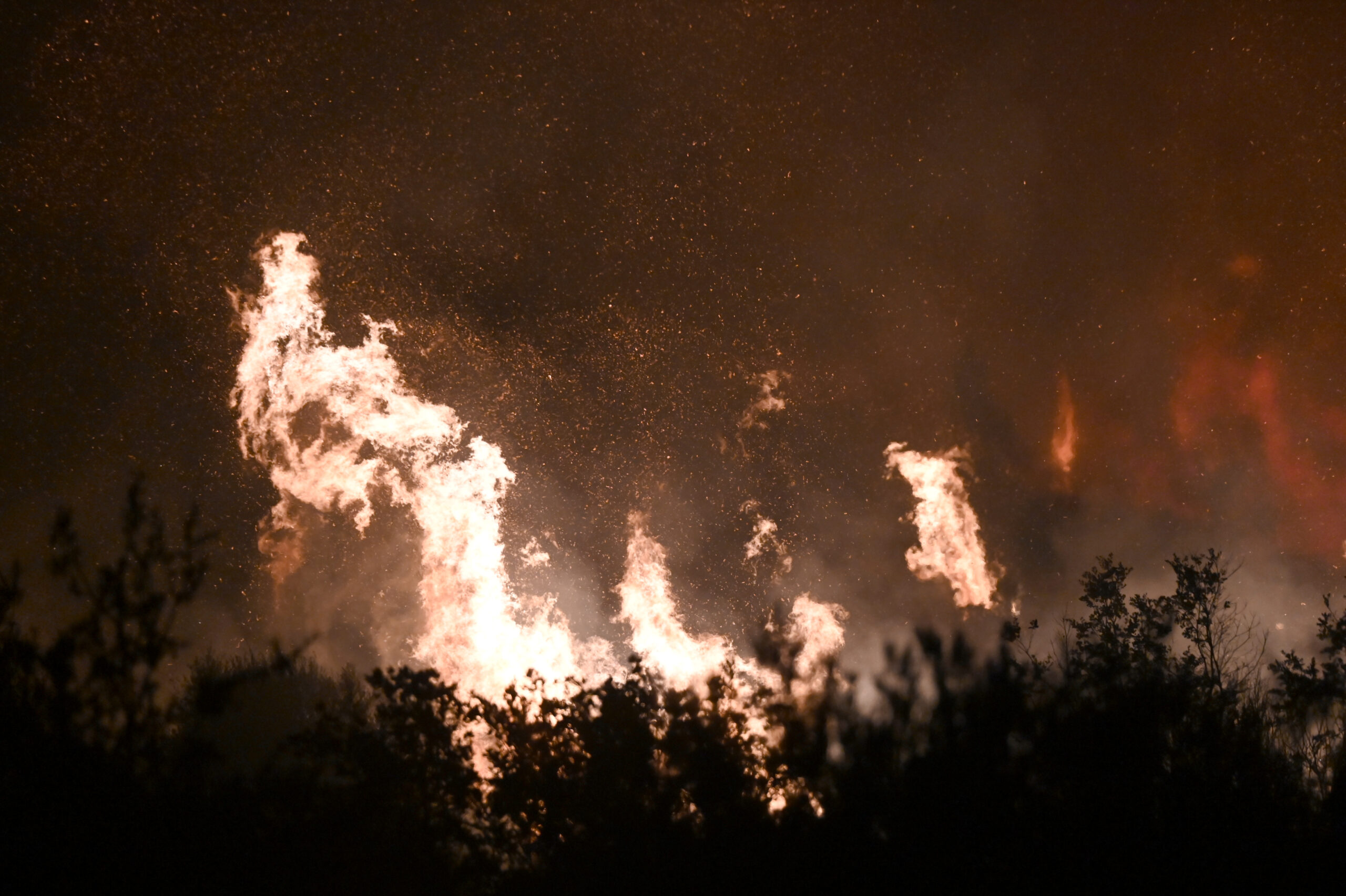 Φωτιά στην Αχαΐα: Περισσότερα από 30.000 στρέμματα έγιναν στάχτη μέσα σε 12 ώρες – Δείτε τον χάρτη