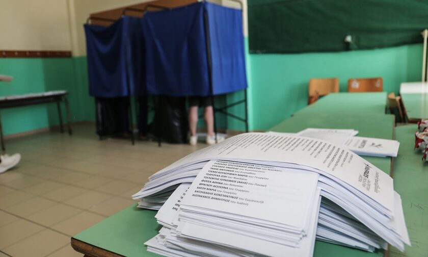 Στο Αυτόφωρο υποψήφιος ευρωβουλευτής στην Ροδόπη – Μοίραζε σταυρωμένα ψηφοδέλτια έξω από εκλογικό τμήμα