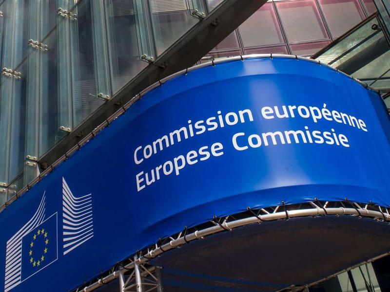 Η Ευρωπαϊκή Επιτροπή προειδοποιεί για αύξηση του αντιμεταναστευτικού λόγου και των αντισημιτικών ενεργειών