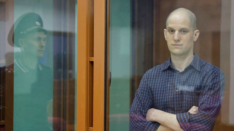 Ξεκίνησε στη Ρωσία η δίκη για κατασκοπεία του Αμερικανού δημοσιογράφου της Wall Street Journal