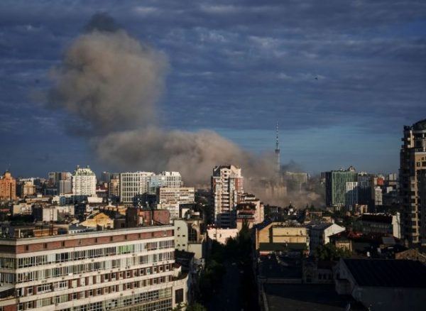 Ρωσία: Νέα πυραυλική επίθεση στο Κίεβο - Kαταστροφές σε σπίτια και κτήρια