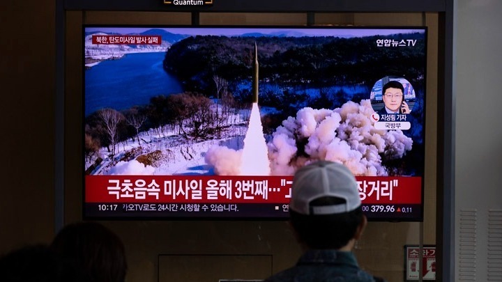 «Επιτυχημένη» χαρακτηρίζει η Β. Κορέα τη δοκιμή βαλλιστικού πυραύλου με πολλαπλές κεφαλές
