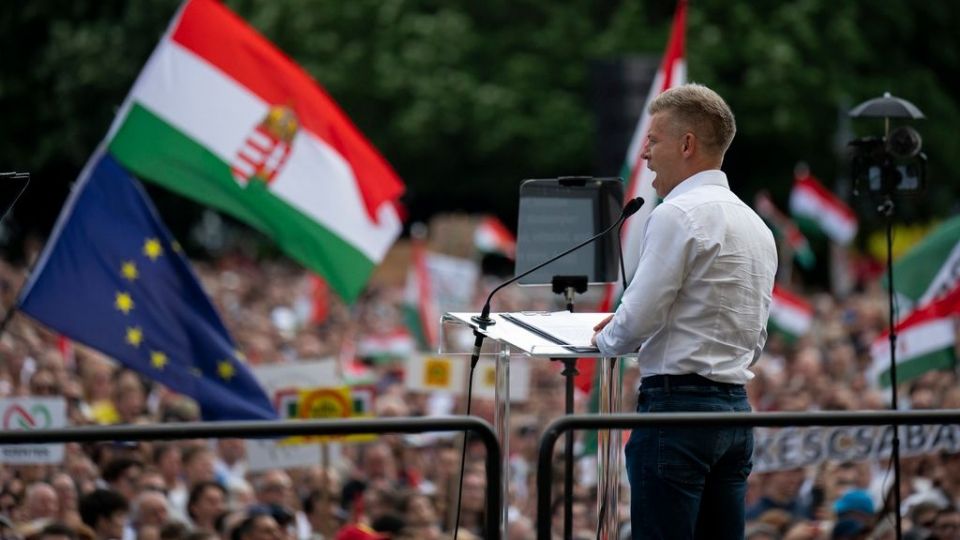 Ο αντίπαλος του Βικτόρ Ορμπάν της Ουγγαρίας εντάχθηκε στο ΕΛΚ