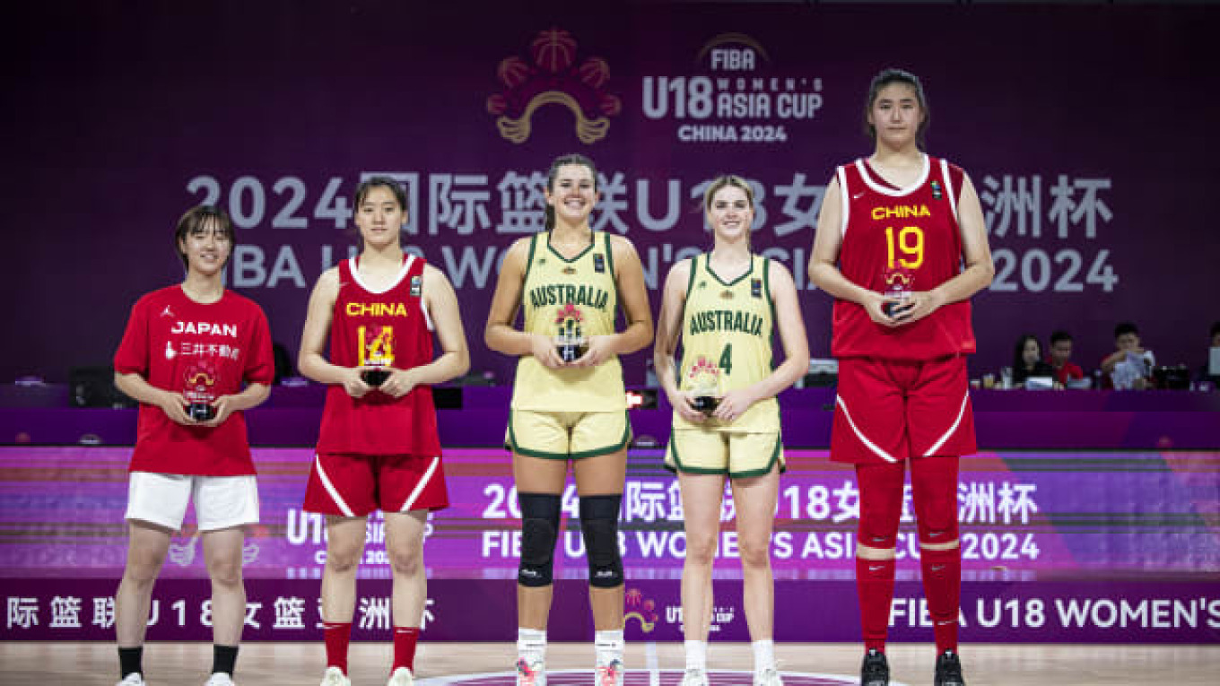Ζανγκ Ζιγιού, το 16χρονο κορίτσι θαύμα του κινεζικού μπάσκετ που έχει ύψος 2.20!
