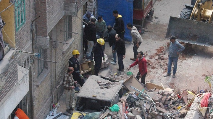Τουλάχιστον πέντε νεκροί από κατάρρευση πολυκατοικίας στην Αίγυπτο